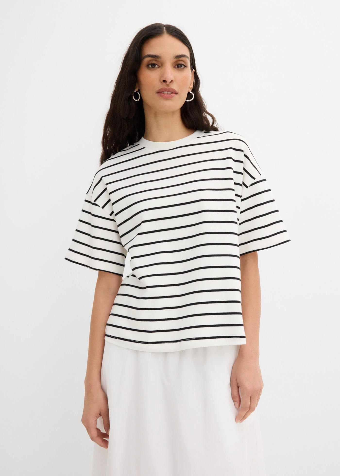T-shirt met strepen van biologisch katoen • parelwit-zwart horizontaal gestreept • bonprix online shop