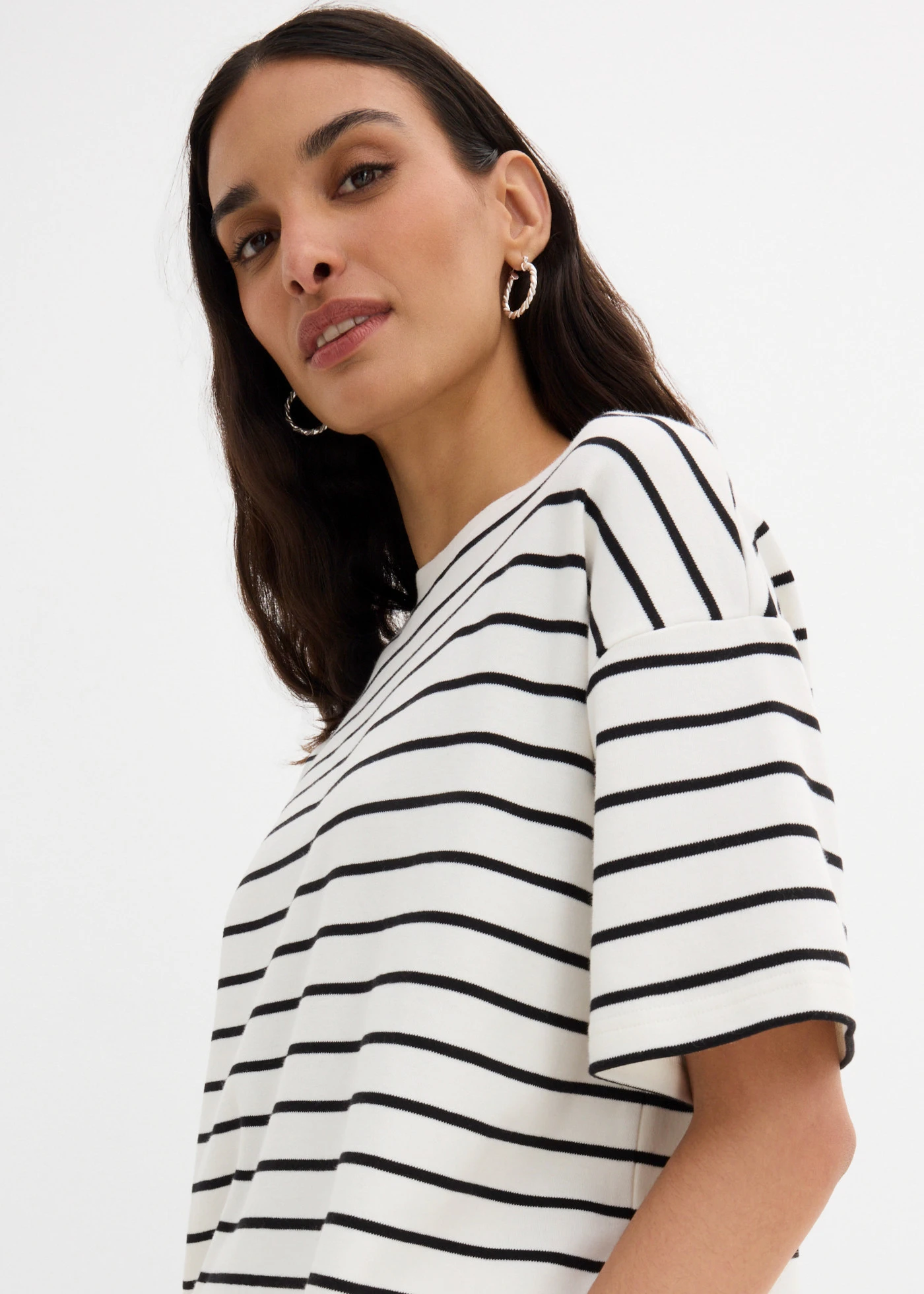 T-shirt met strepen van biologisch katoen • parelwit-zwart horizontaal gestreept • bonprix online shop
