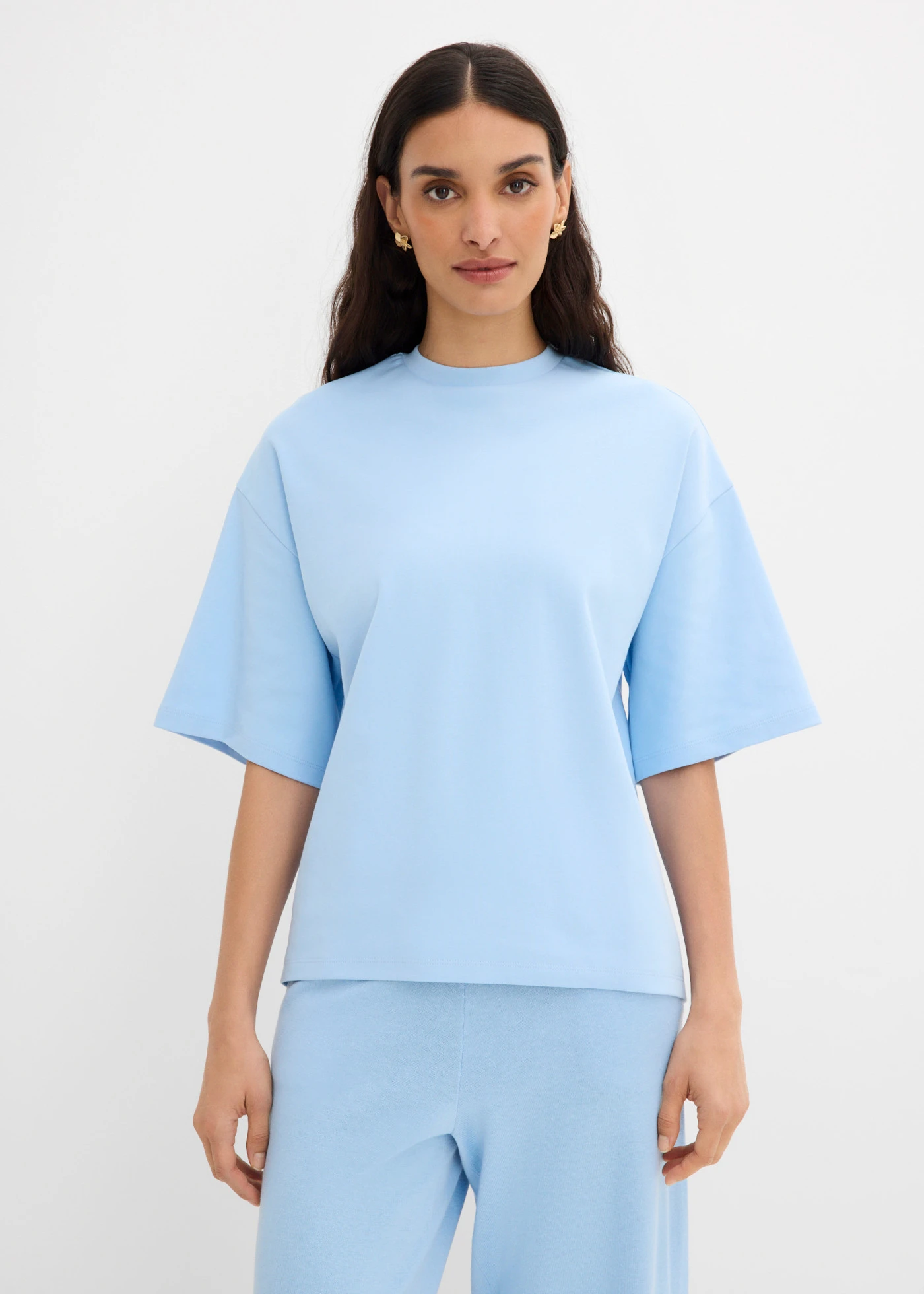 T-shirt oversize z asymetrycznym dołem, z czystej bawełny organicznej • jasnoniebieski • sklep bonprix