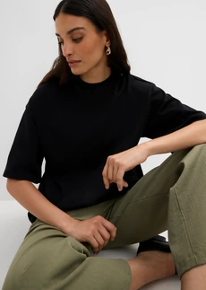 Bluză oversize cu tiv asimetric, 100% din bumbac organic • negru • magazin bonprix