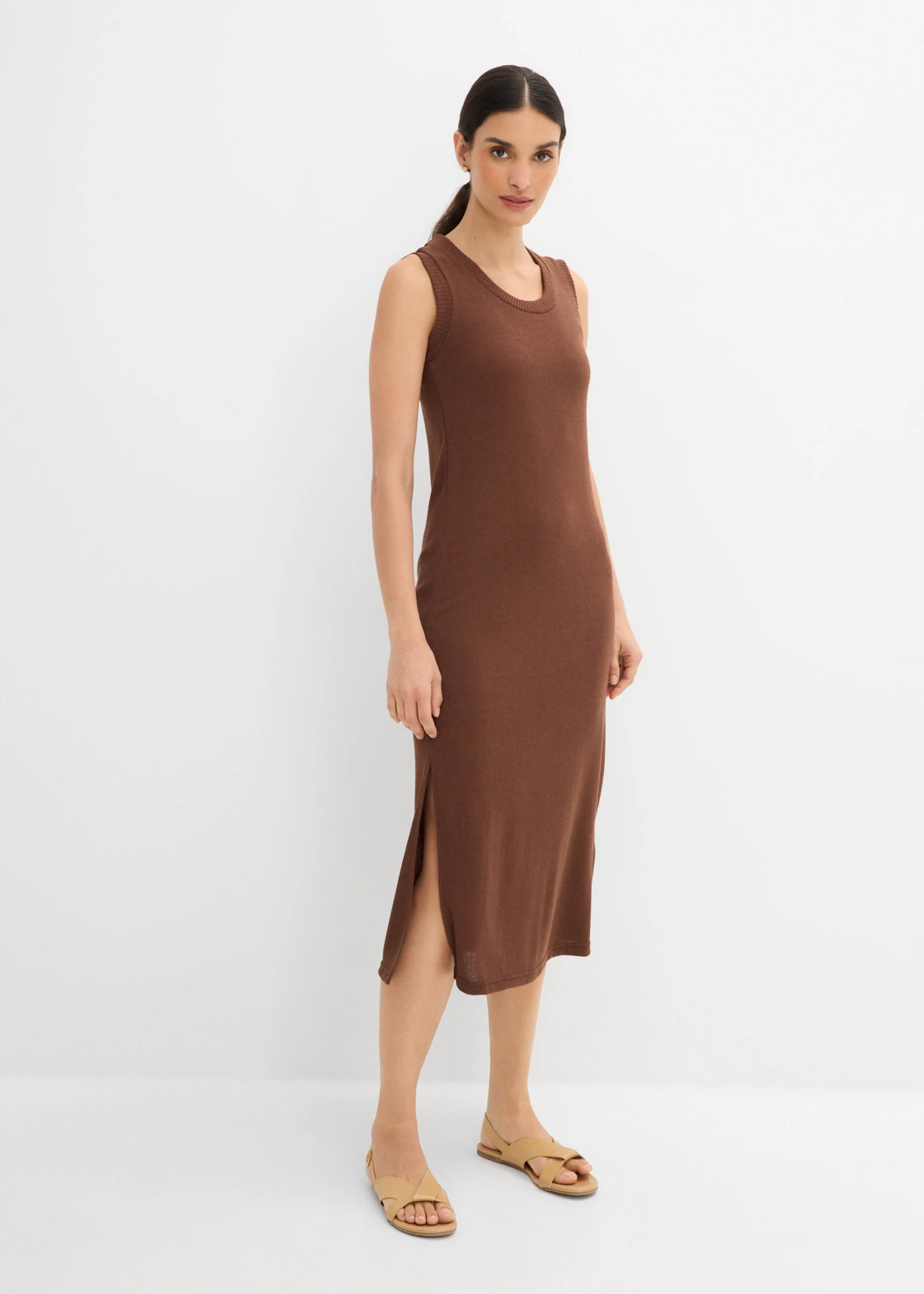 Rochie tricotată ușoară din amestec moale de viscoză • maro • magazin bonprix