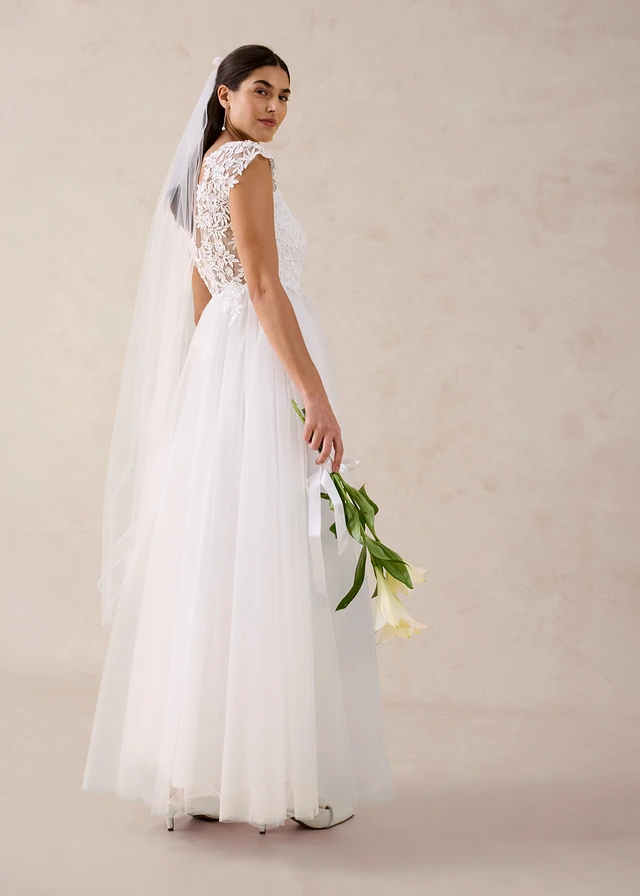 Robe de mariée en tulle délicat et dentelle • écru • product-page.page-title-suffix