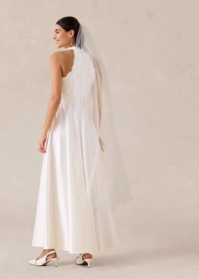 Robe de mariée en satin brillant et dentelle, Couleur: écru