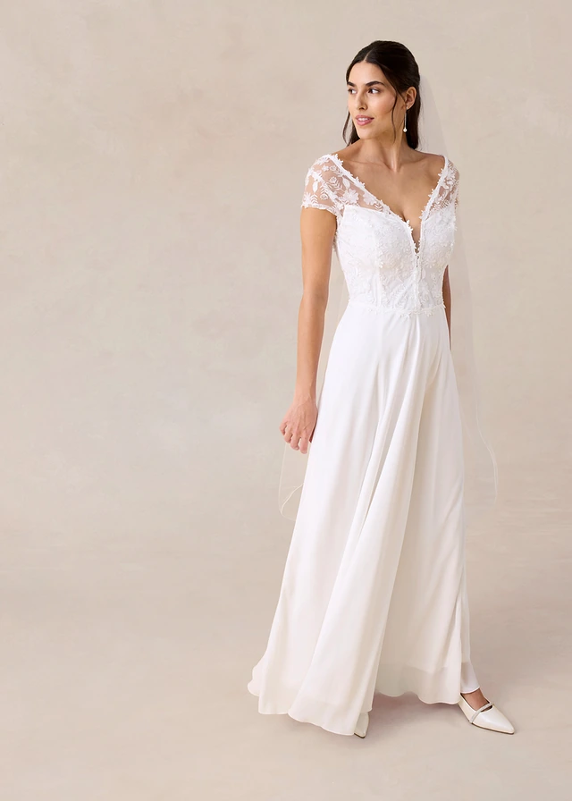 Robe de mariée à dentelle, Couleur: écru