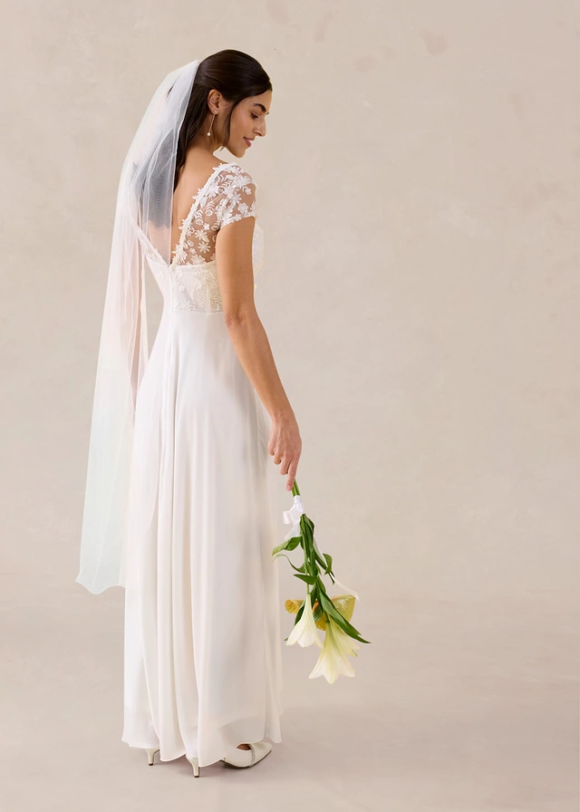 Robe de mariée à dentelle, Couleur: écru