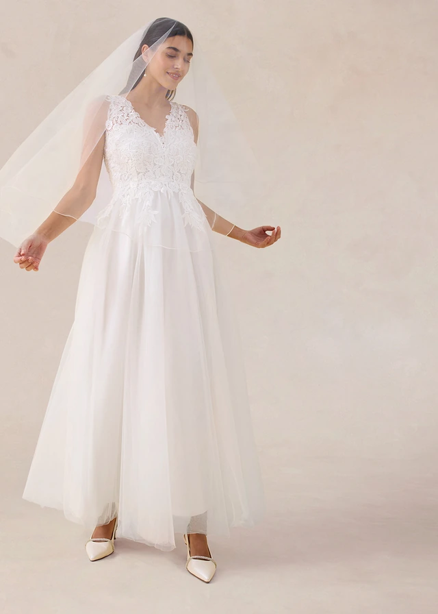 Robe de mariée en tulle et dentelle, Couleur: écru