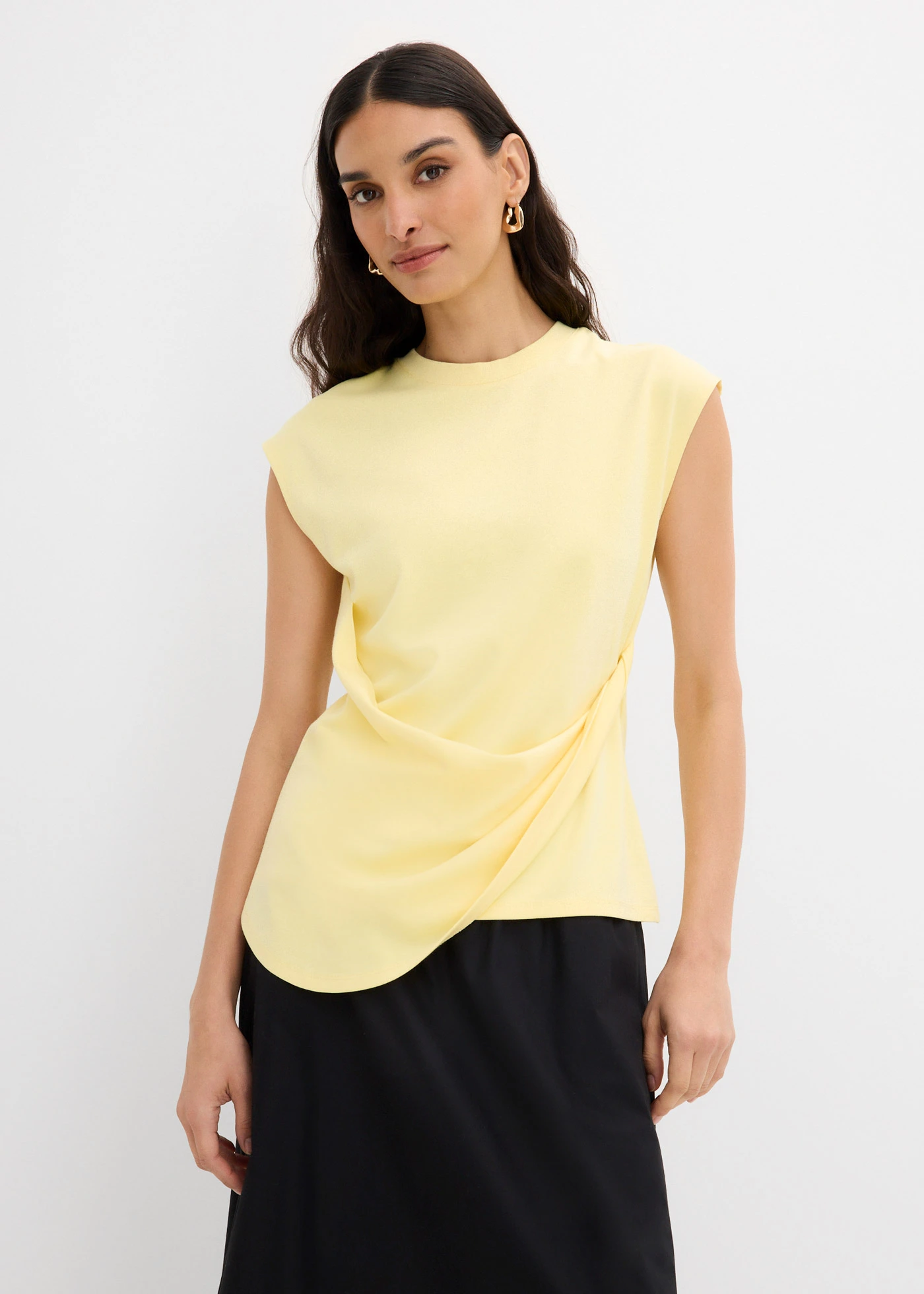 Shirt met asymmetrische onderrand van een viscose-mix • lichtgeel • bonprix online shop
