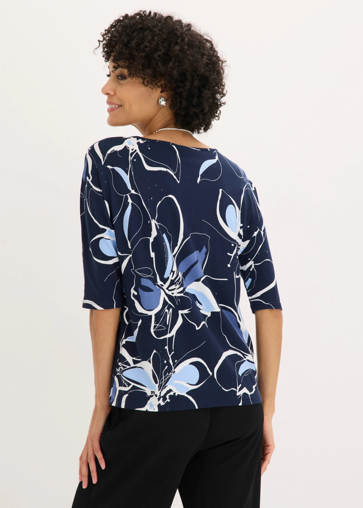 Bluză cu imprimeu floral • bleumarin-ecru înflorat • magazin bonprix