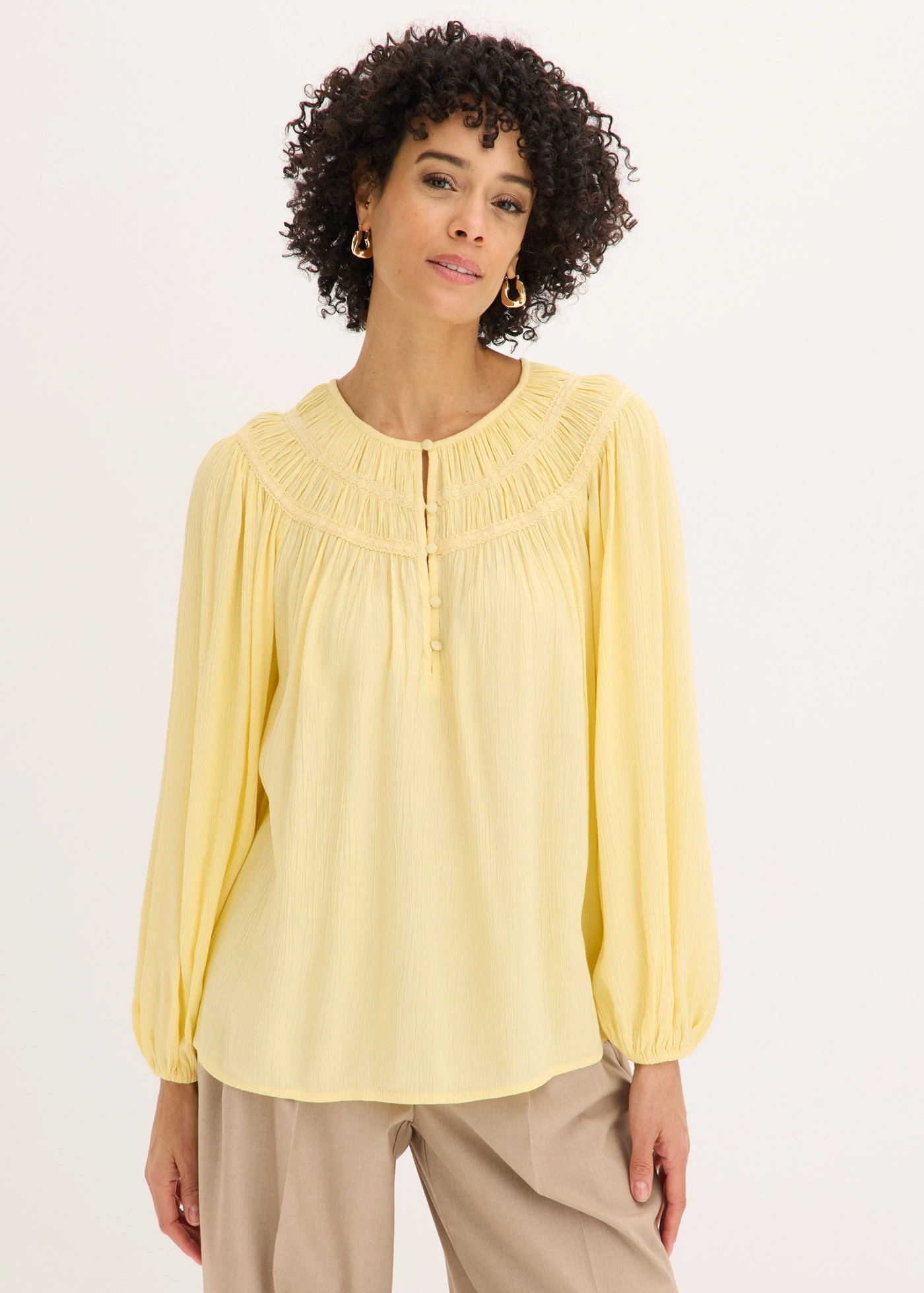 Tunique avec galons dentelle • jaune clair • Boutique bonprix