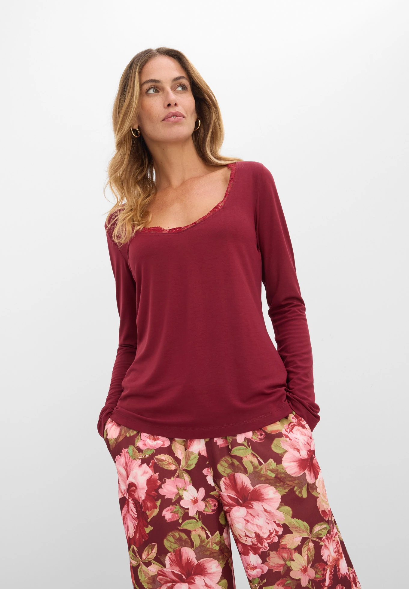Longsleeve van een zachte viscose-mix • robijnrood • bonprix online shop