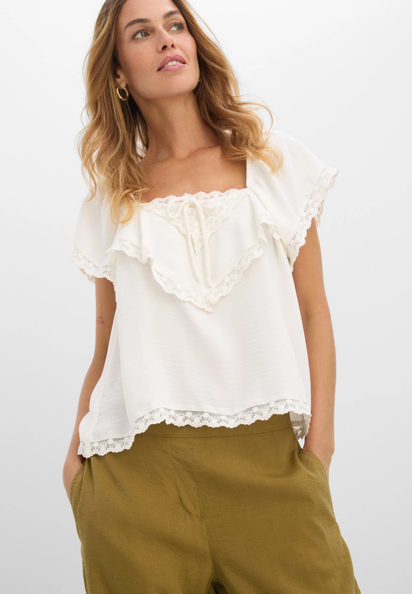 Top blouse en crêpe légère • ecru • Boutique bonprix
