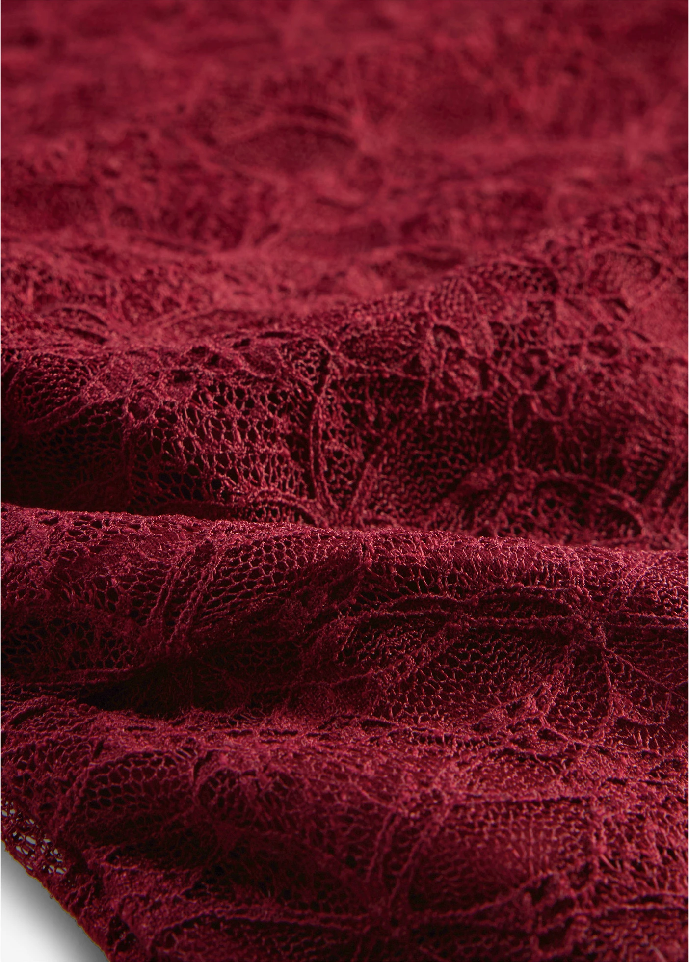 T-shirt à dentelle • rouge rubis • Boutique bonprix