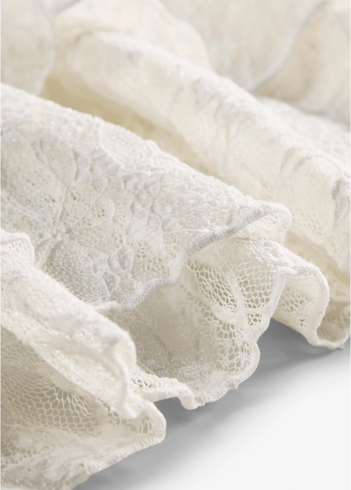 T-shirt court en dentelle • ecru • Boutique bonprix