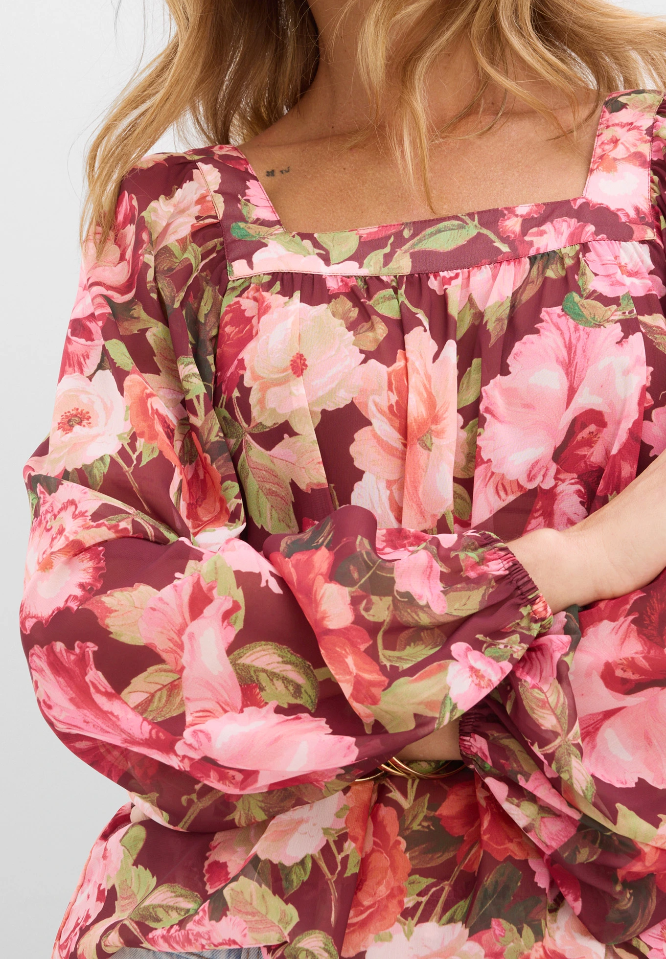 Bluză cu tiv balon • roșu-rubiniu floral • magazin bonprix