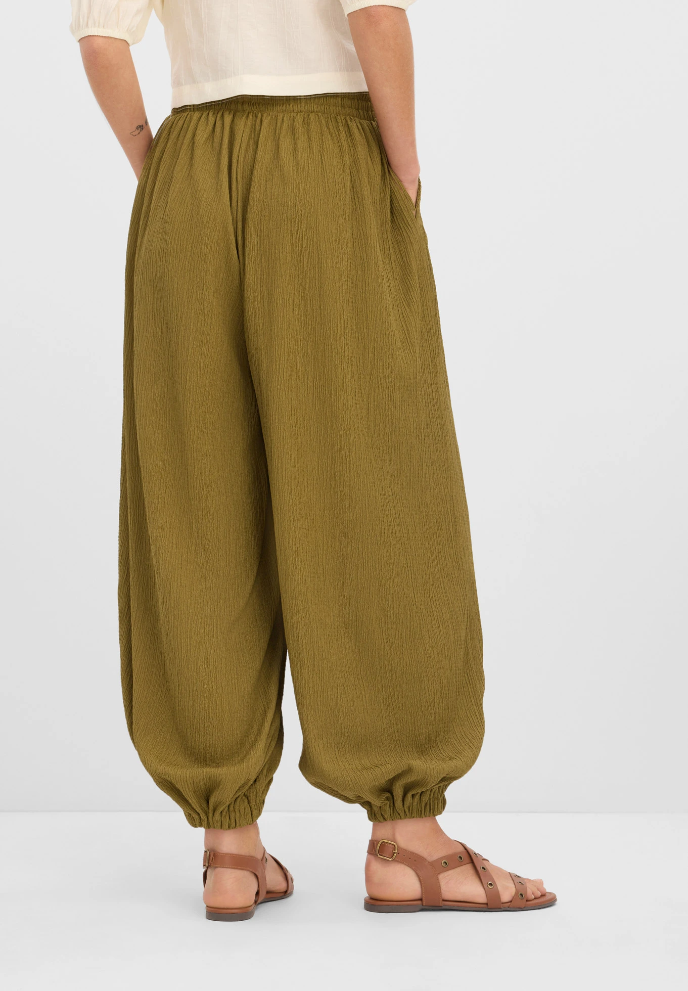 Harémové kalhoty ze strukturovaného krepu • přírodní-zelená • bonprix obchod