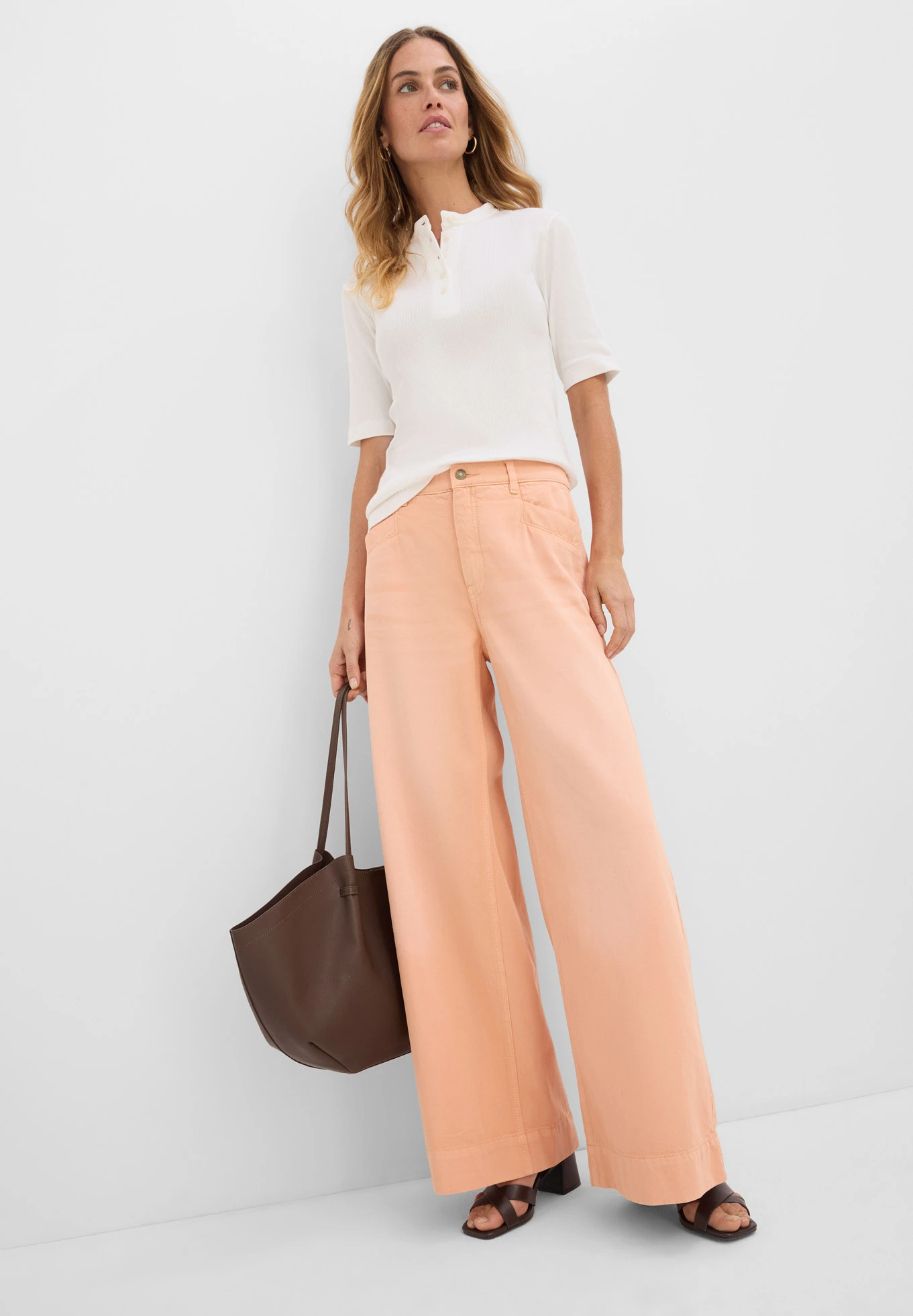 T-shirt côtelé 100% coton • ecru • Boutique bonprix