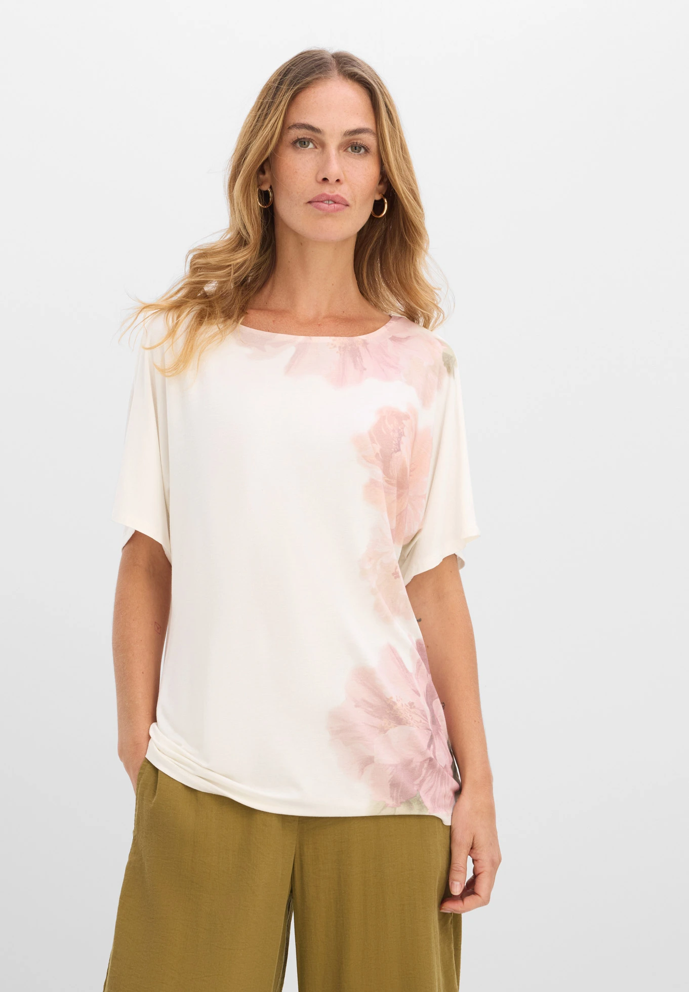 T-shirt doux en viscose extensible • écru-rose floral • Boutique bonprix