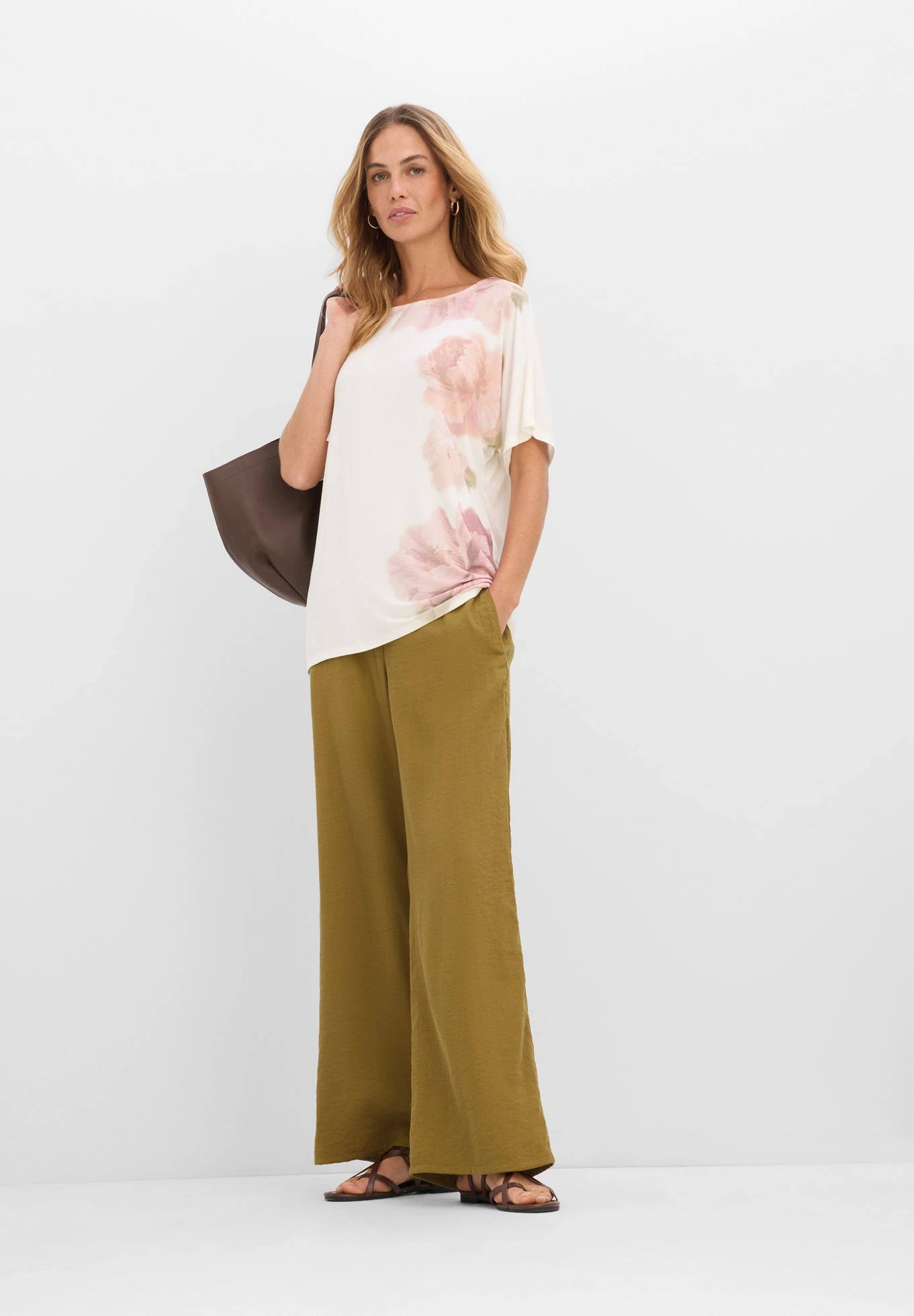 T-shirt doux en viscose extensible • écru-rose floral • Boutique bonprix