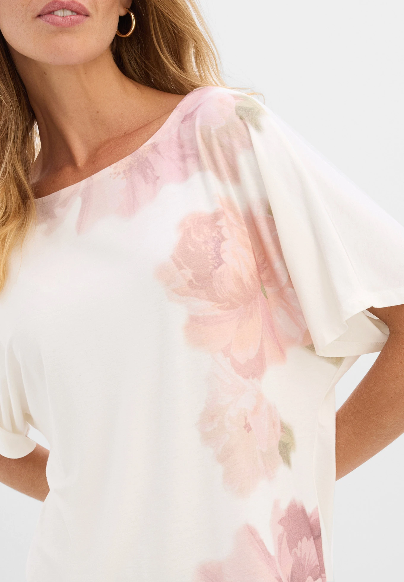 T-shirt doux en viscose extensible • écru-rose floral • Boutique bonprix
