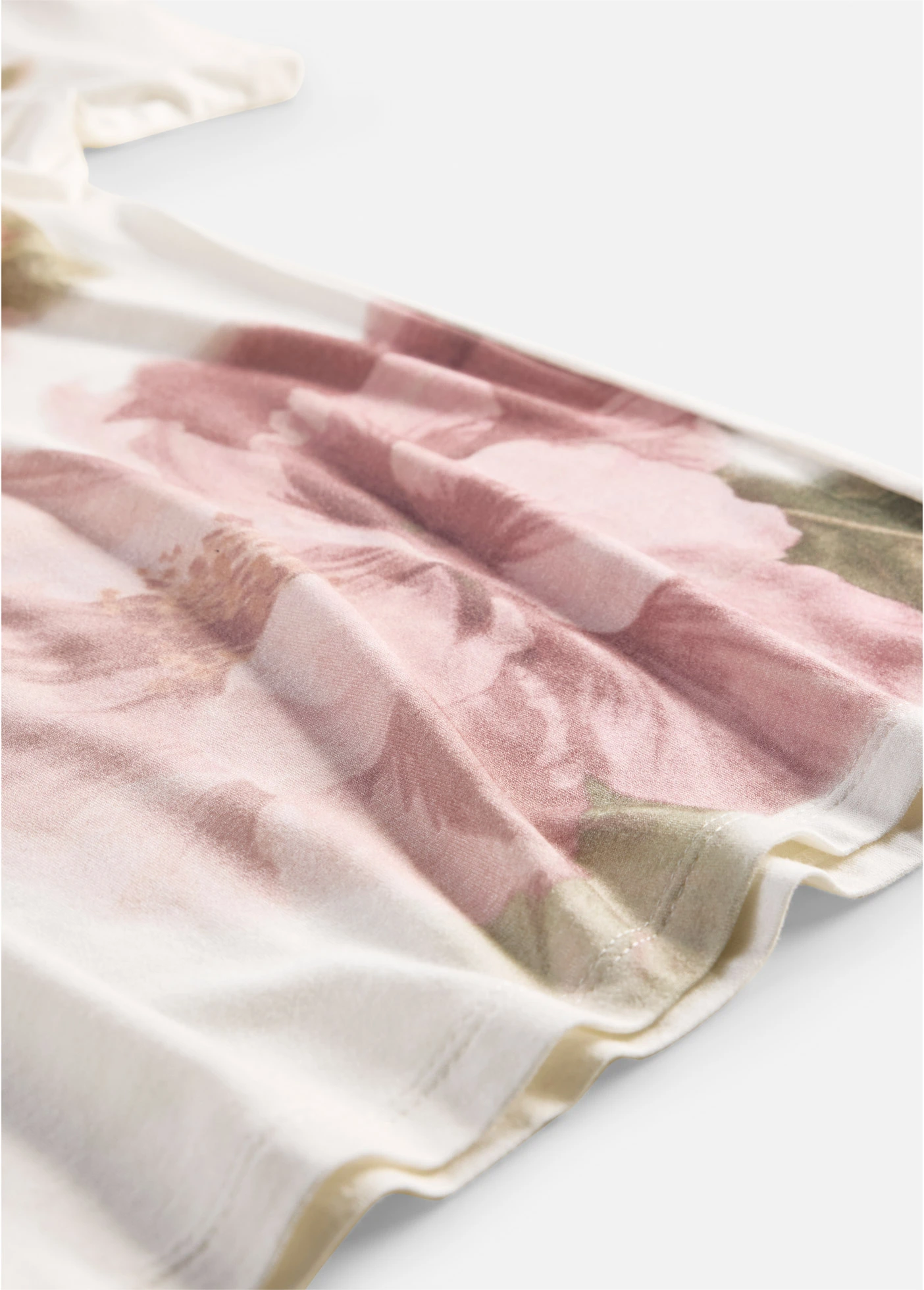 T-shirt doux en viscose extensible • écru-rose floral • Boutique bonprix