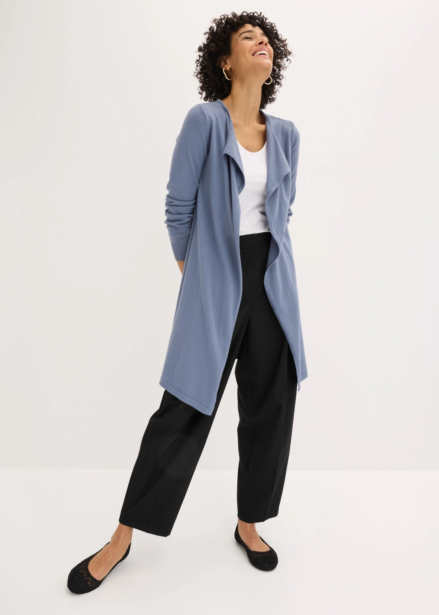 Long gilet en maille de coton mélangé • bleu fumé • Boutique bonprix