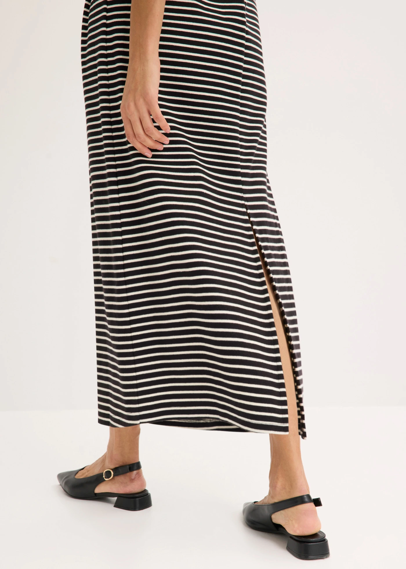 Rochie din jerse cu dungi, cu reglarea lărgimii în talie • negru/ecru dungat • magazin bonprix