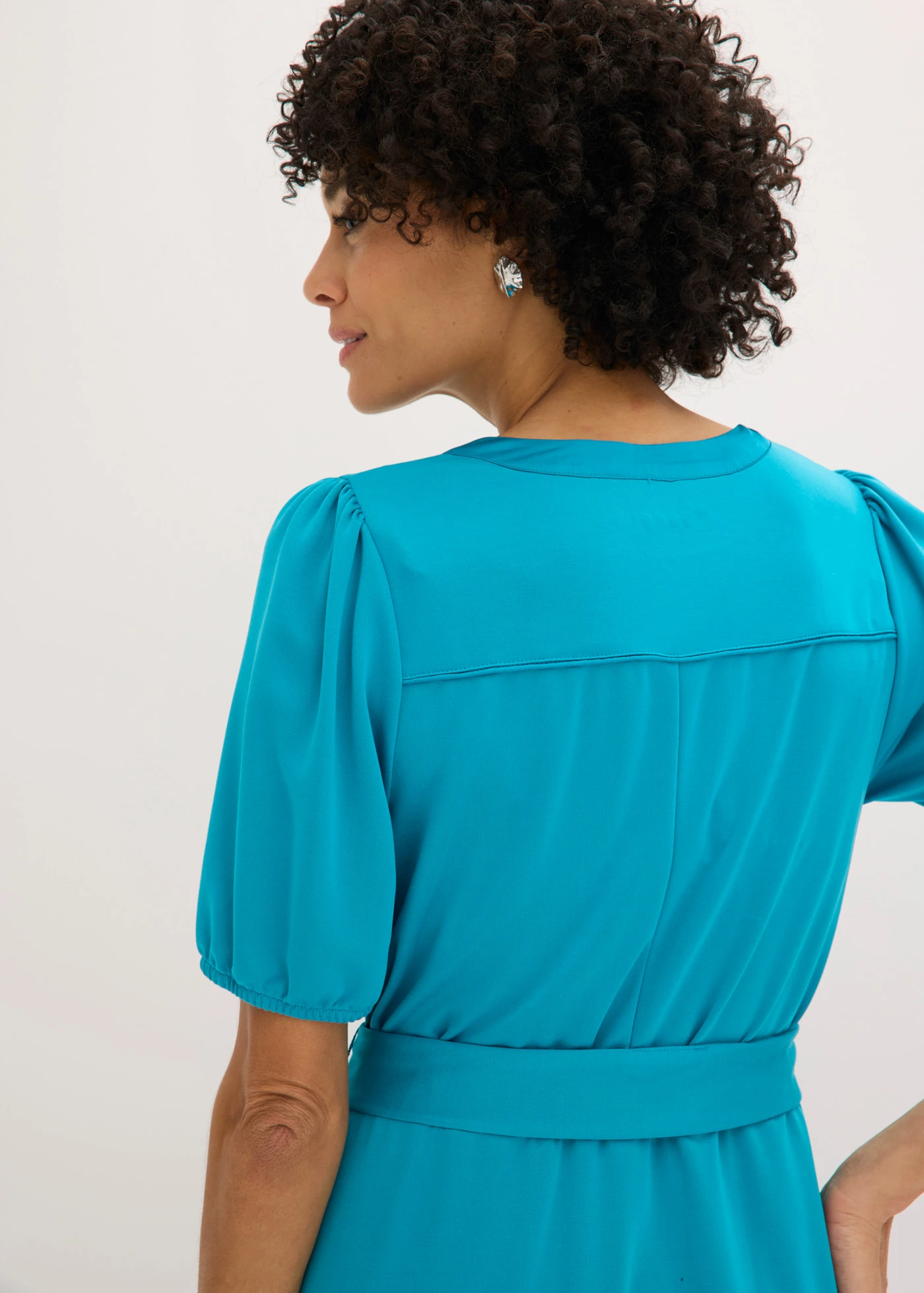 Midi jurk van viscose-piqué met satijnen strook • laguneblauw • bonprix online shop