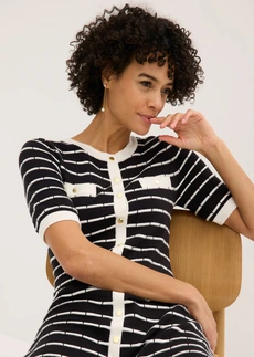 Rochie tricotată cu nasturi, din viscoză • negru-ecru cu dungi • magazin bonprix