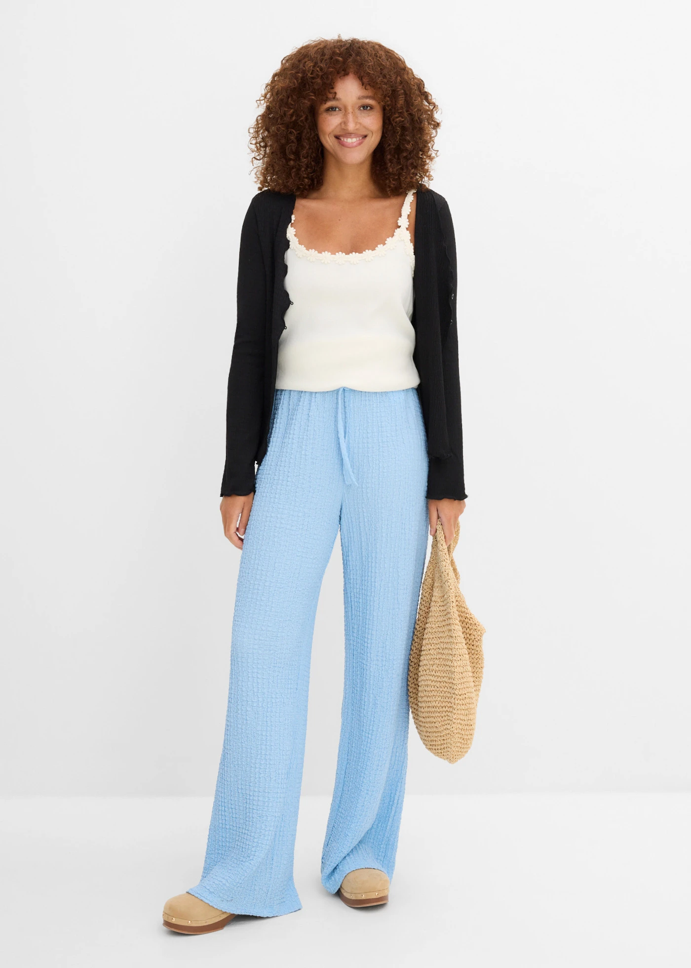Pantalon large à taille élastiquée en crêpe • bleu clair • Boutique bonprix
