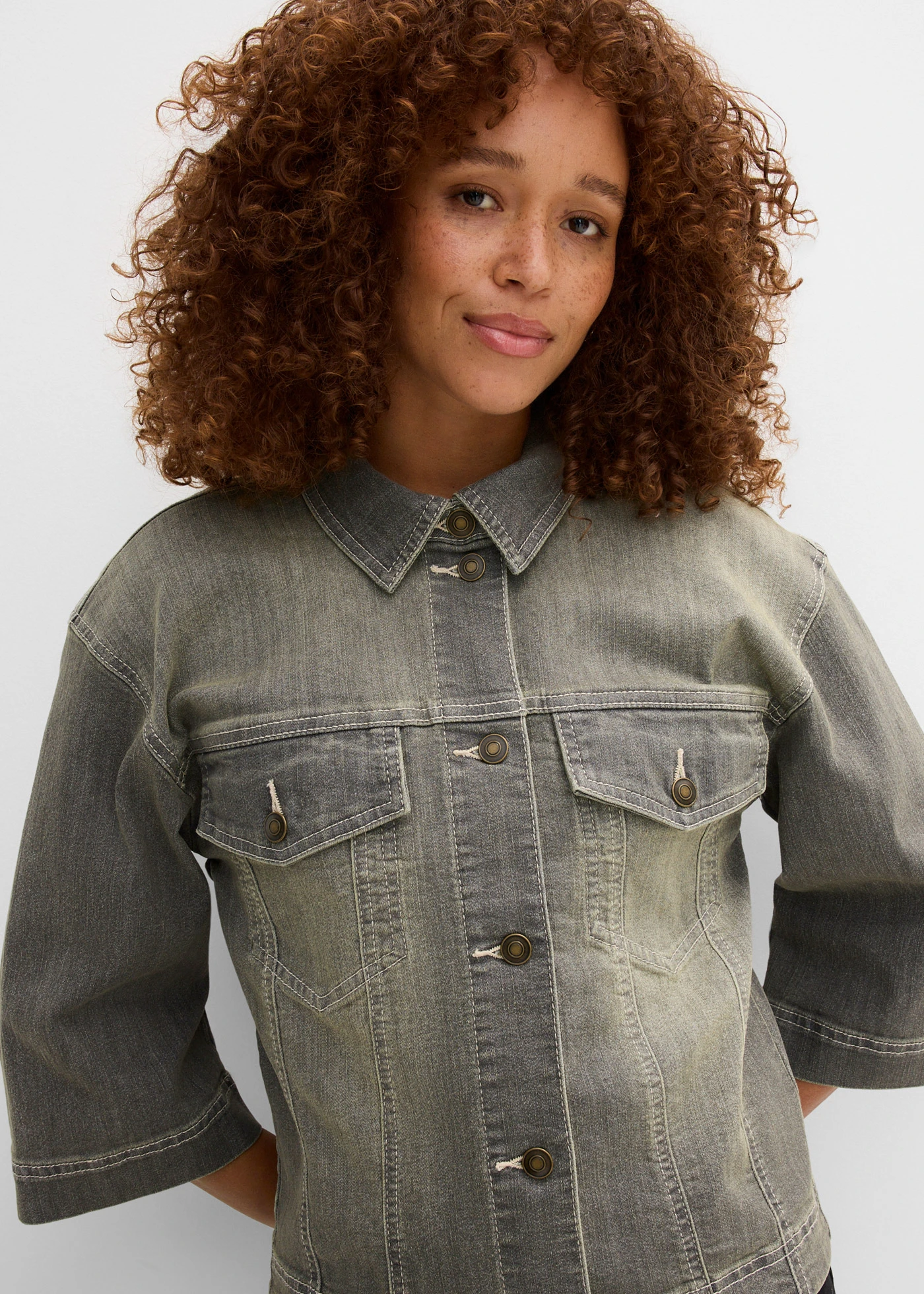 Veste en jean, manches 3/4 • olive used • Boutique bonprix