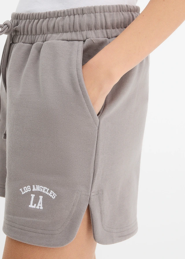 Pantaloni casual scurți din bumbac organic 100% • gri • magazin bonprix