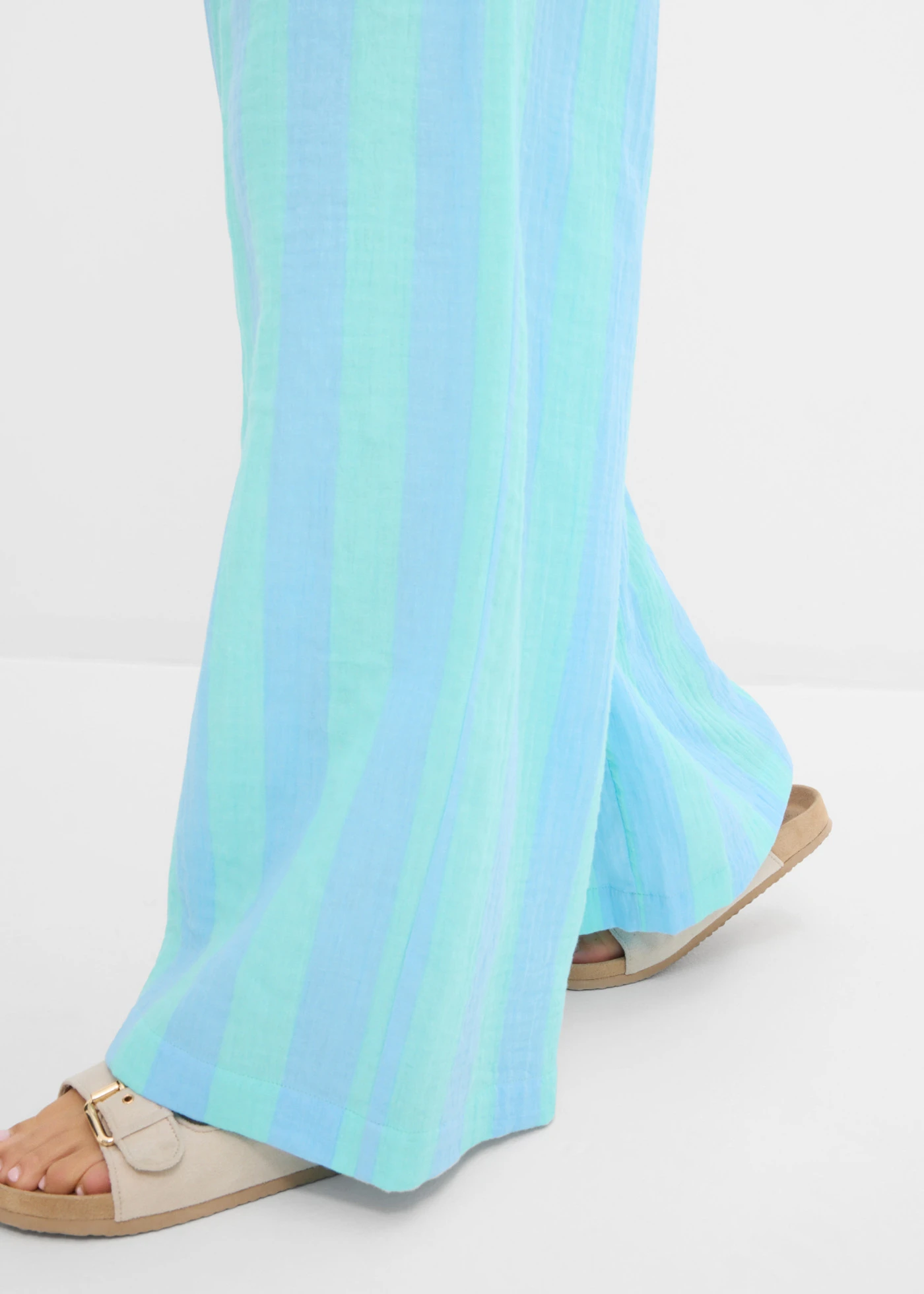 Pantalon taille élastiquée en gaze de coton • bleu poudré-bleu aqua rayé • Boutique bonprix