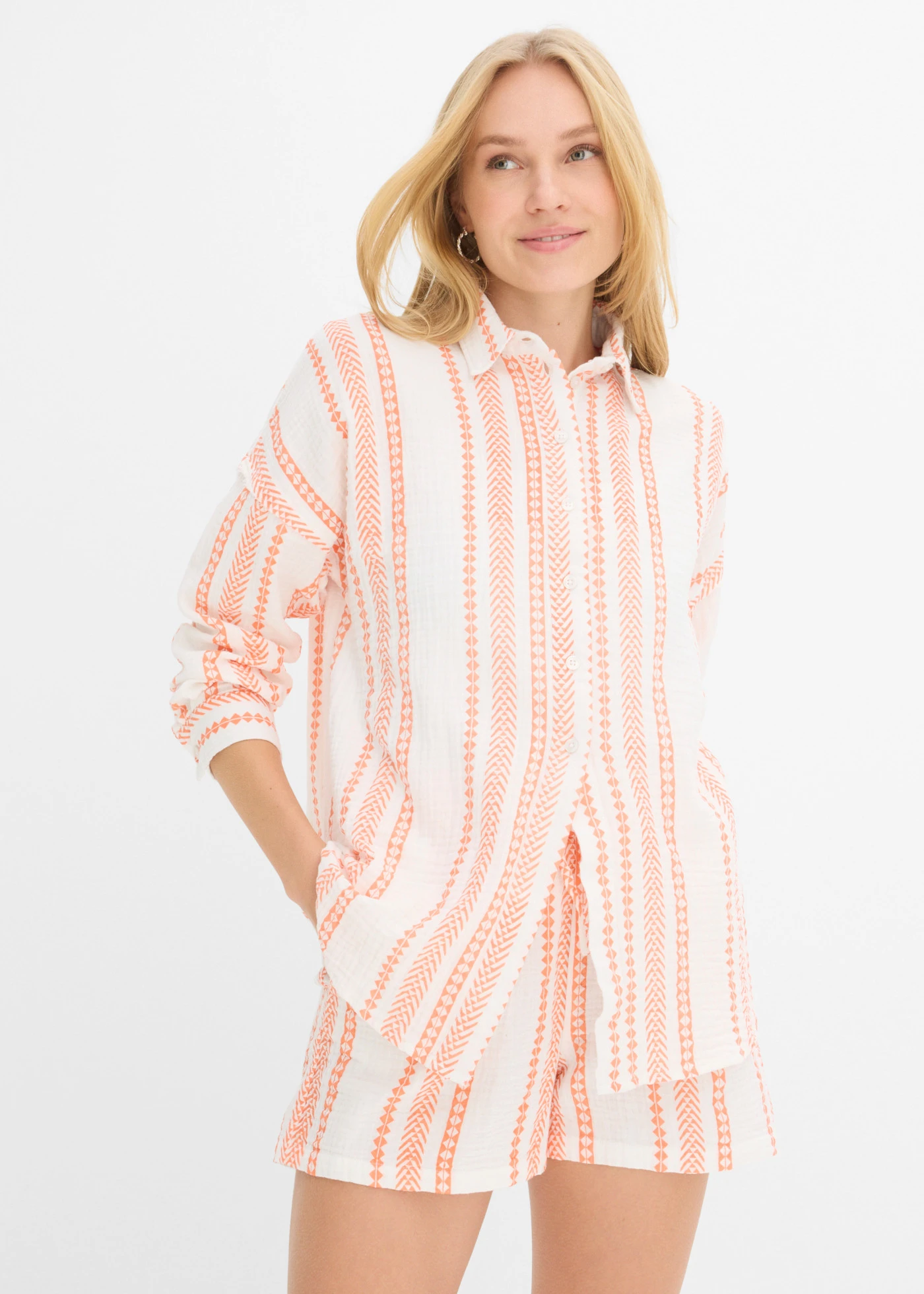 Overhemdblouse van luchtige mousseline • wit-zalmkleur met print • bonprix online shop