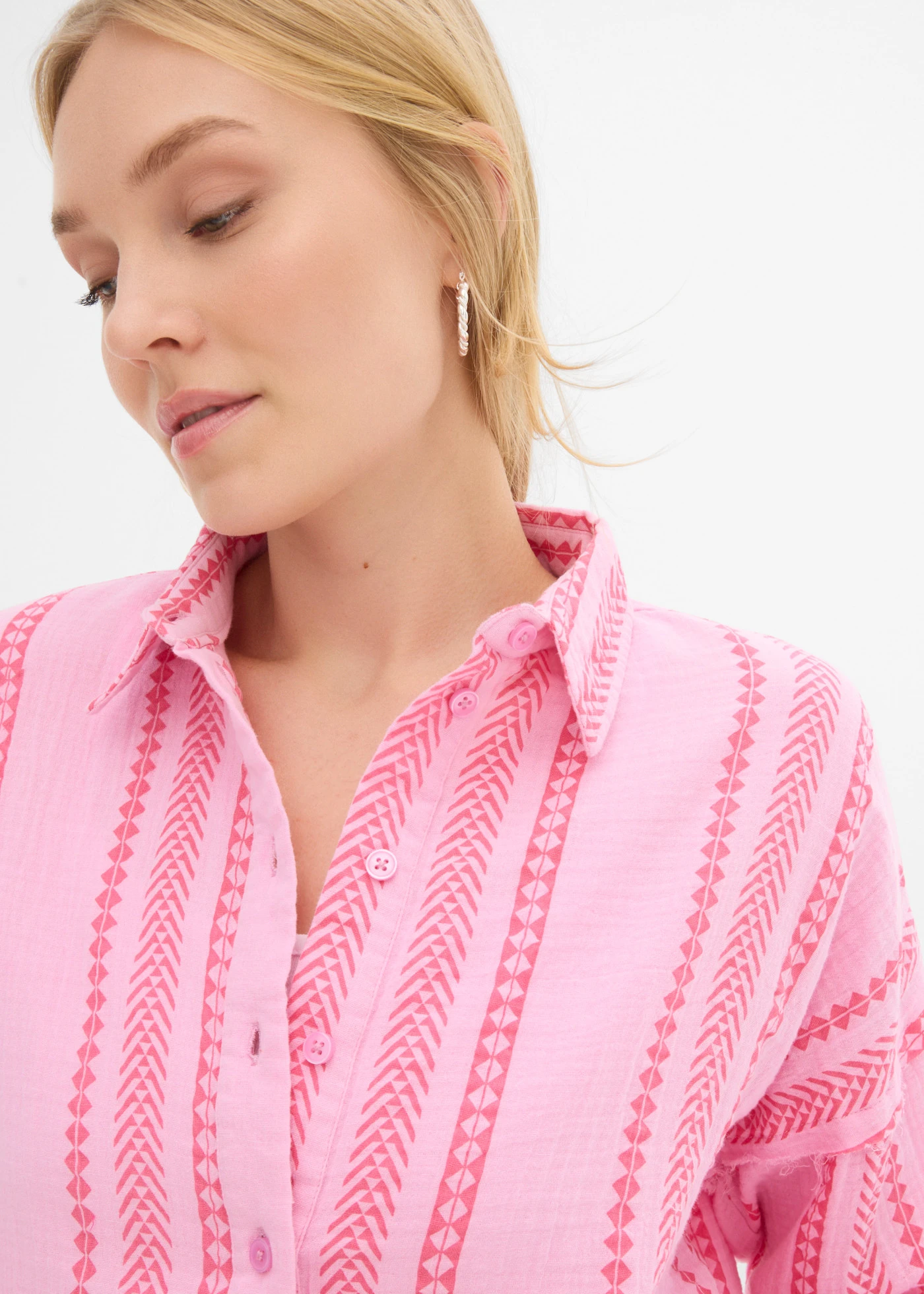 Overhemdblouse van luchtige mousseline • roze-neonpink met print • bonprix online shop