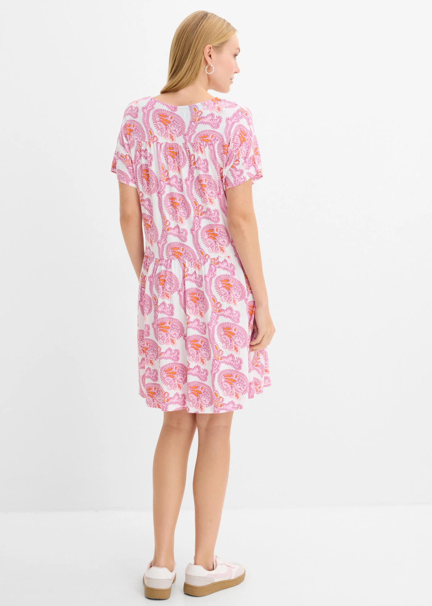 Robe fluide en jersey viscose • rose/rose fuchsia/blanc/orange vif paisley • Boutique bonprix