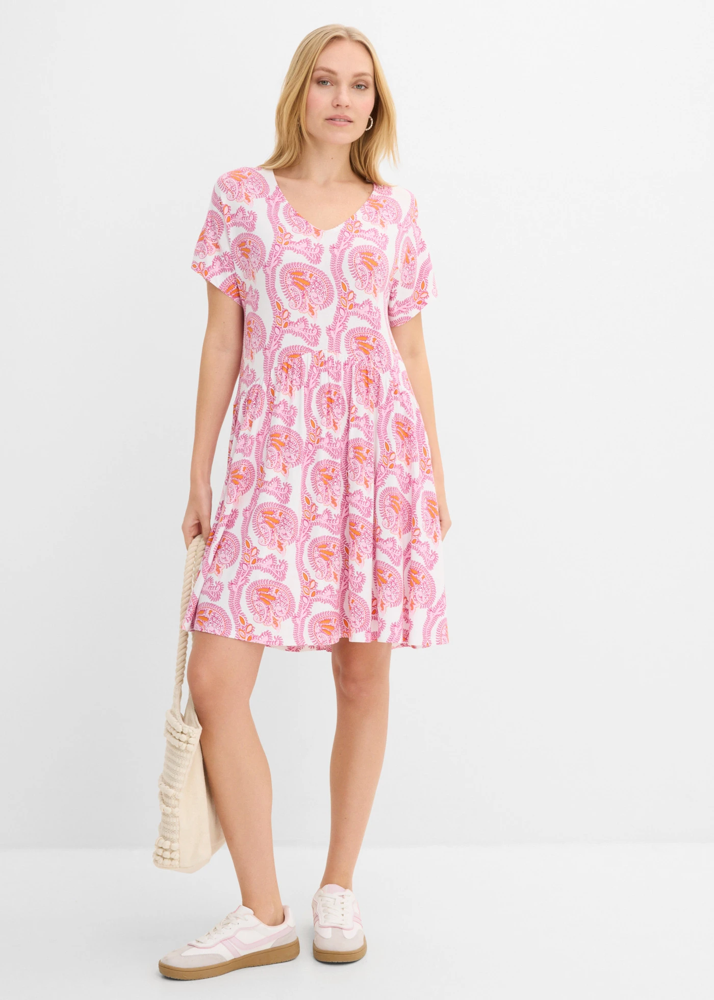 Robe fluide en jersey viscose • rose/rose fuchsia/blanc/orange vif paisley • Boutique bonprix