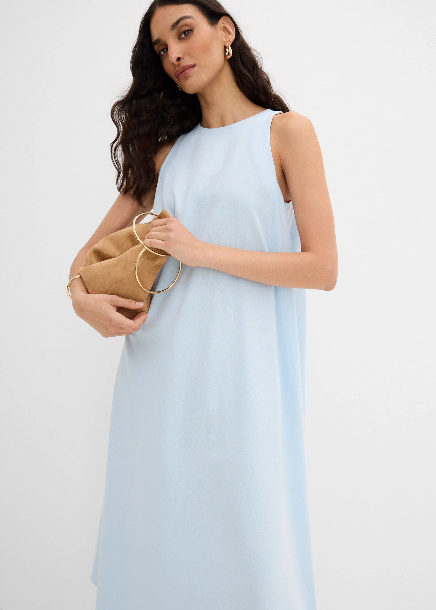 Robe midi fluide et évasée • bleu poudré • Boutique bonprix