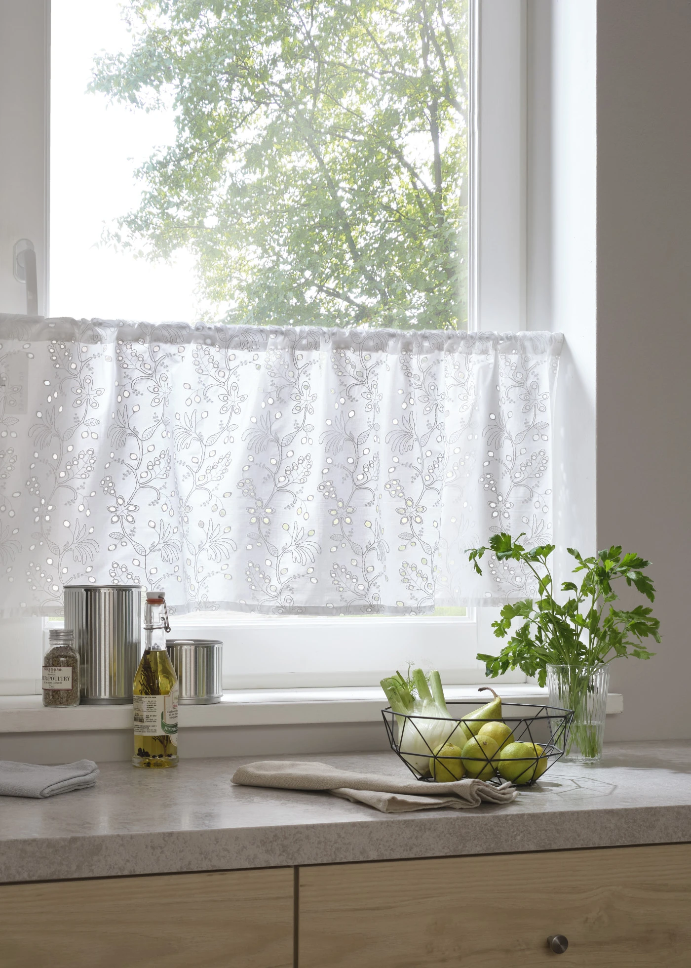 Brise-bise en coton à broderie anglaise • blanc • Boutique bonprix