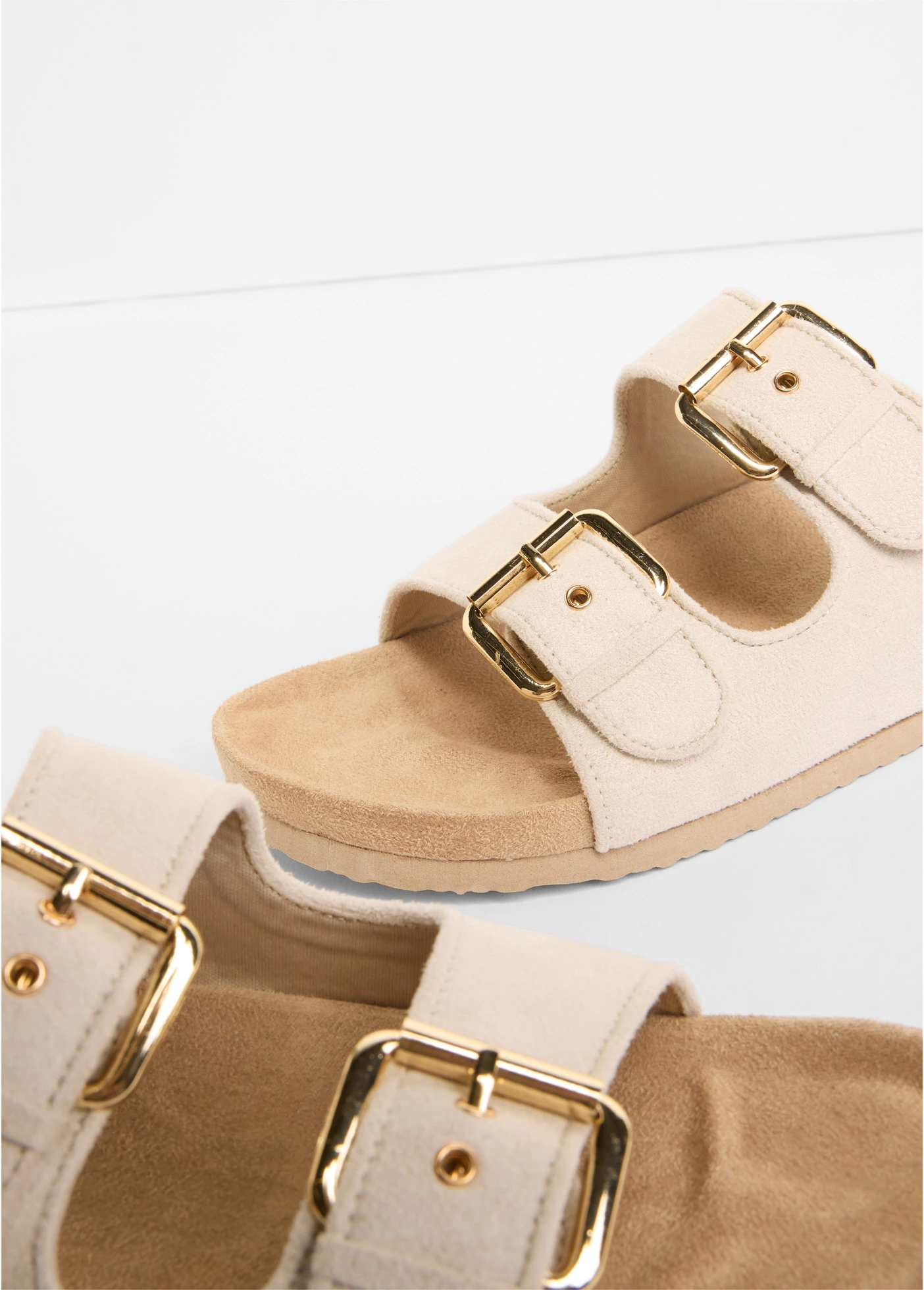 Slippers met gesp • lichtsand • bonprix online shop