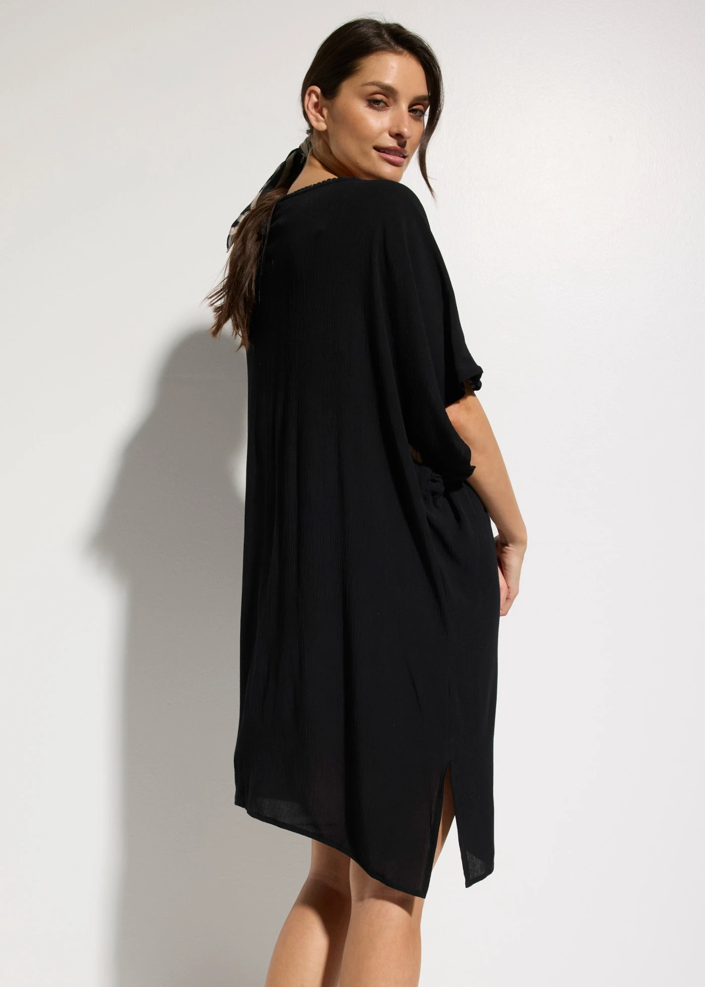 Tunique de plage aspect froissé • noir • Boutique bonprix