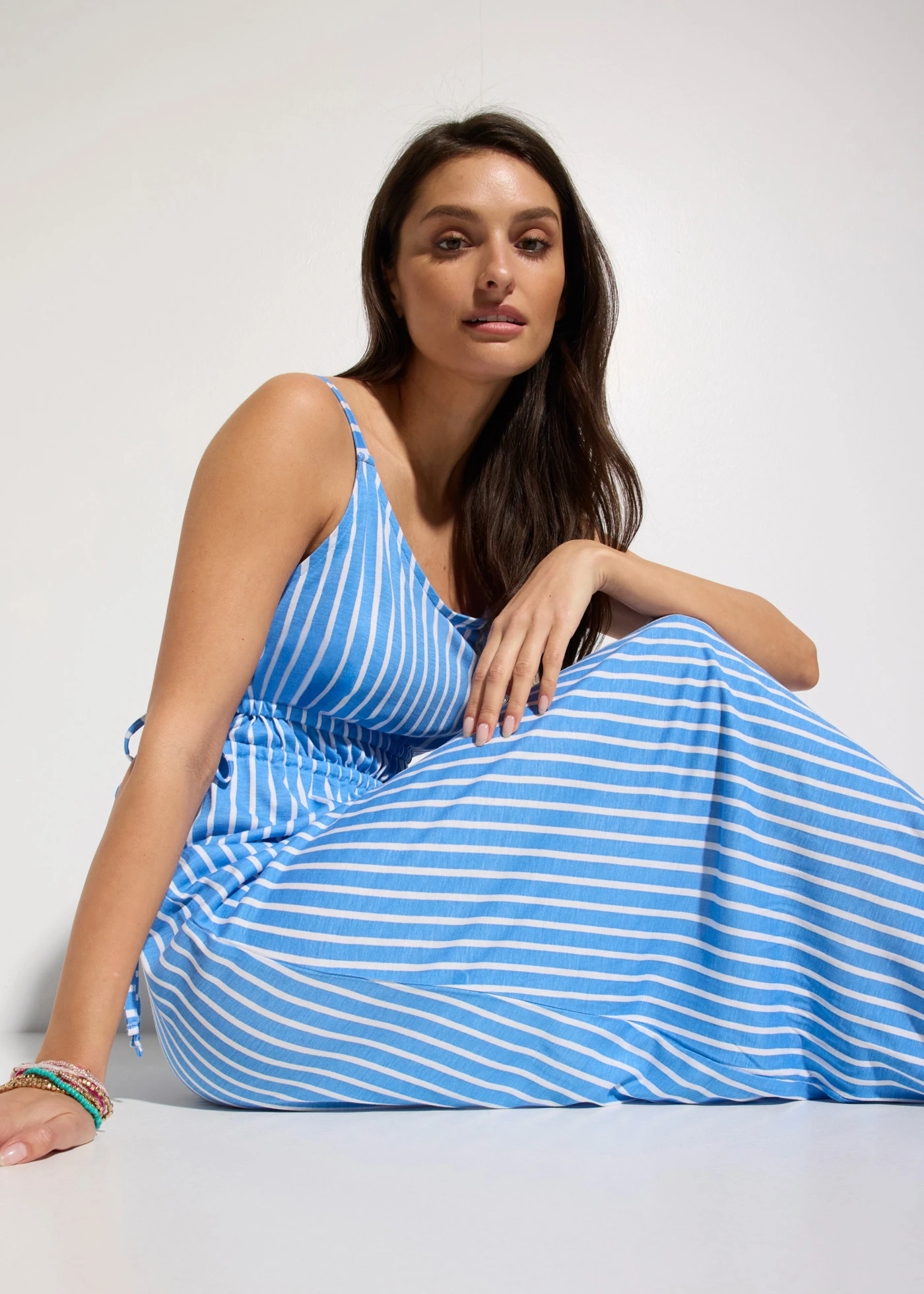 Robe de plage en viscose fluide • bleu / blanc rayé • Boutique bonprix