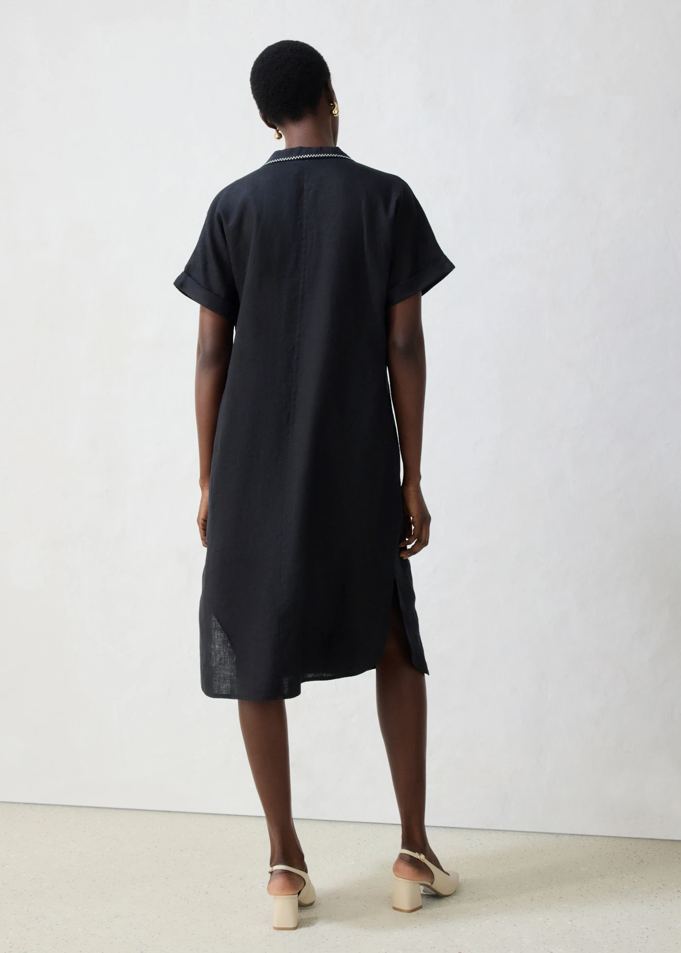 Kaftan jurk van puur linnen met borduursel • zwart/wolwit • bonprix online shop