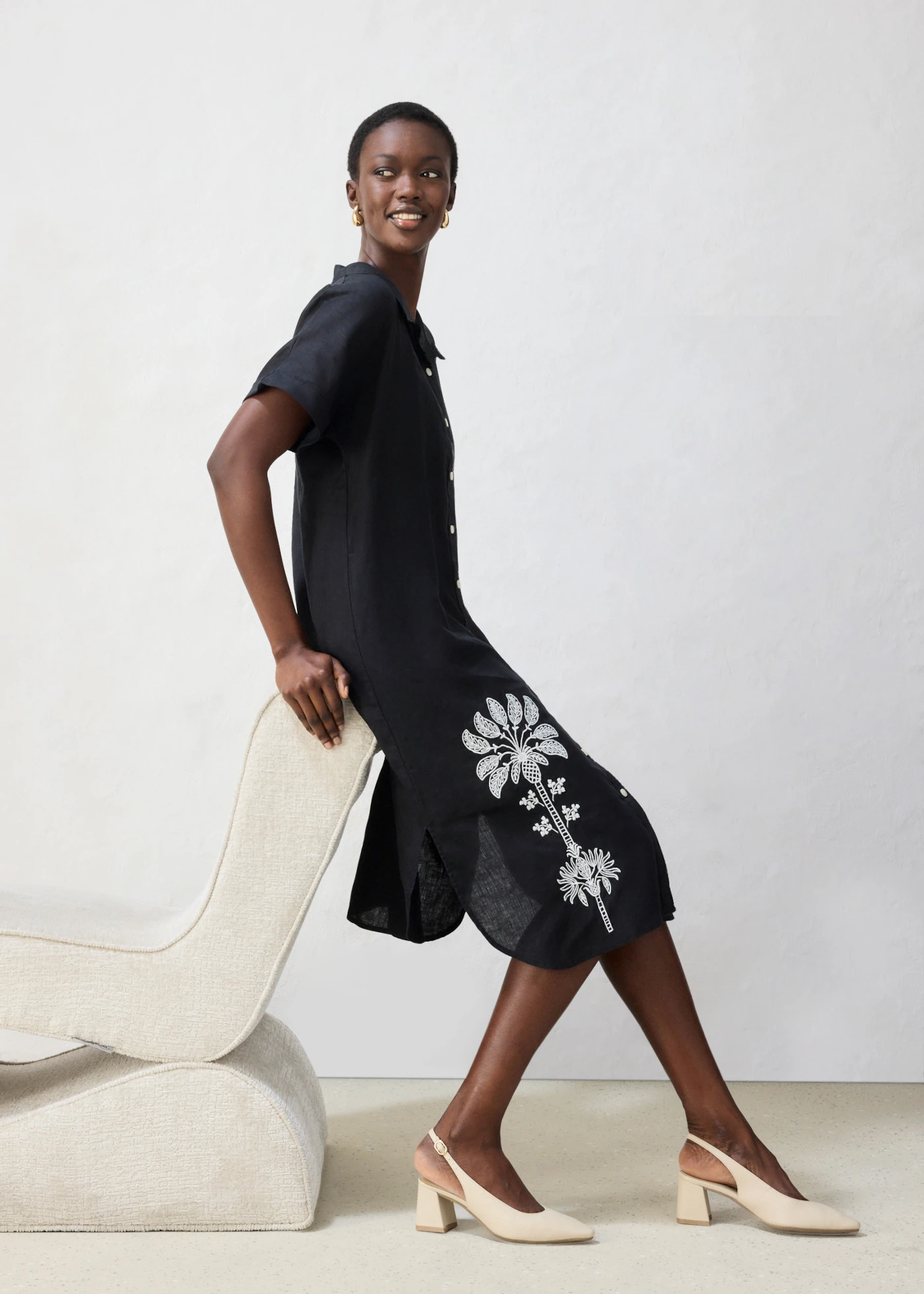 Kaftan jurk van puur linnen met borduursel • zwart/wolwit • bonprix online shop