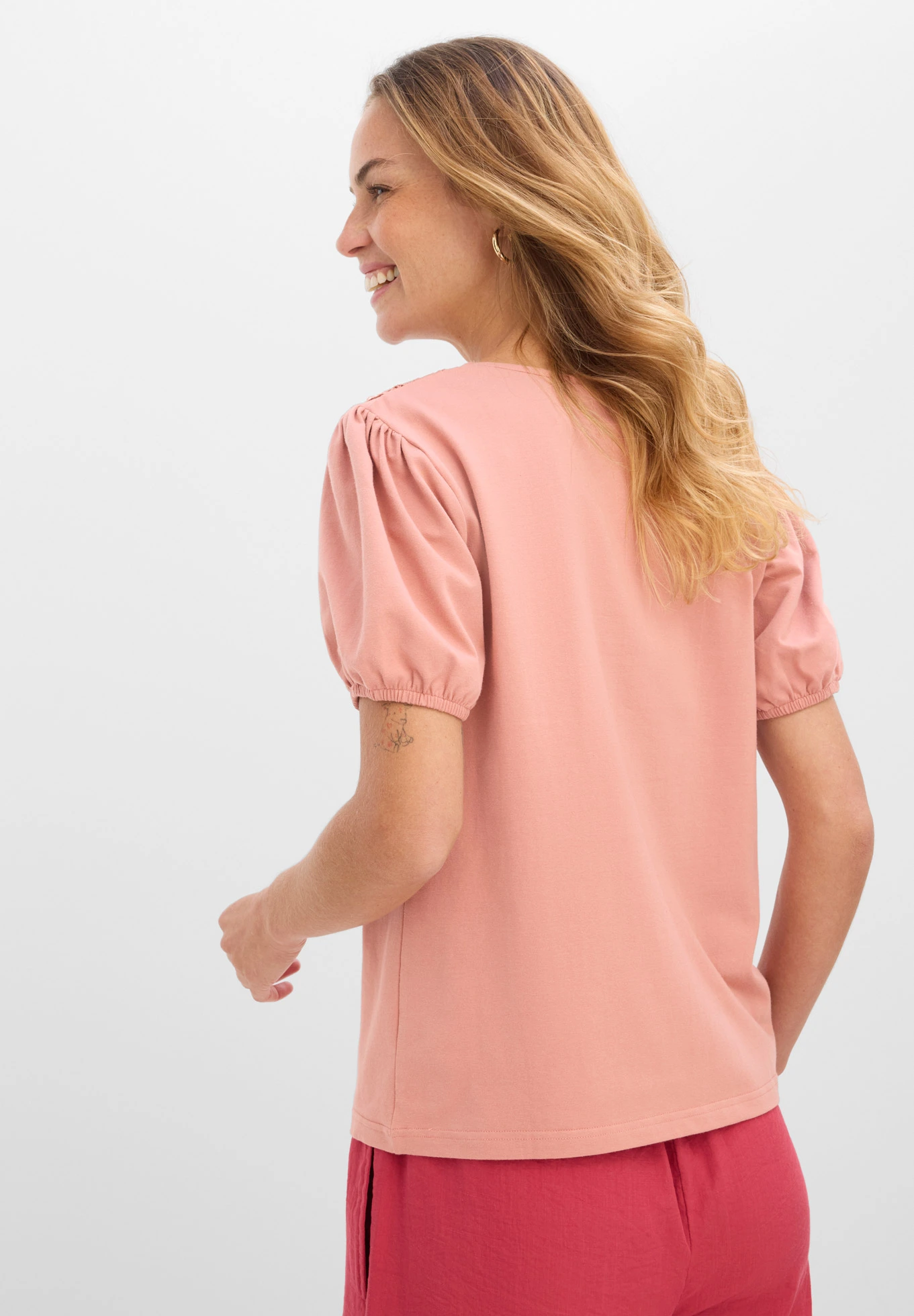 T-shirt en coton extensible • marron poudré • Boutique bonprix