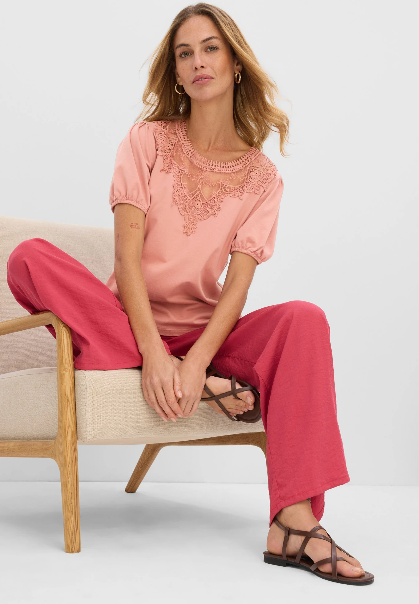 Shirt van elastisch katoen • poederbruin • bonprix online shop