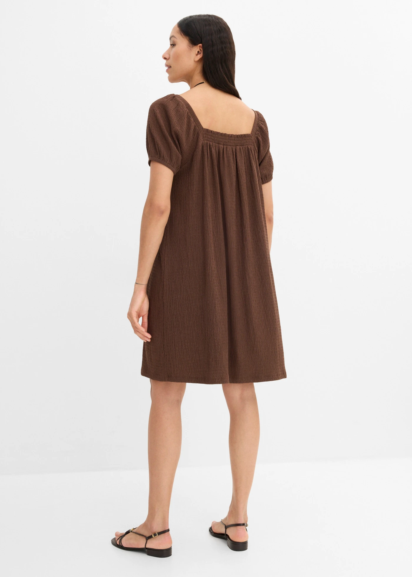 Robe en jersey crêpe texturé • marron • Boutique bonprix
