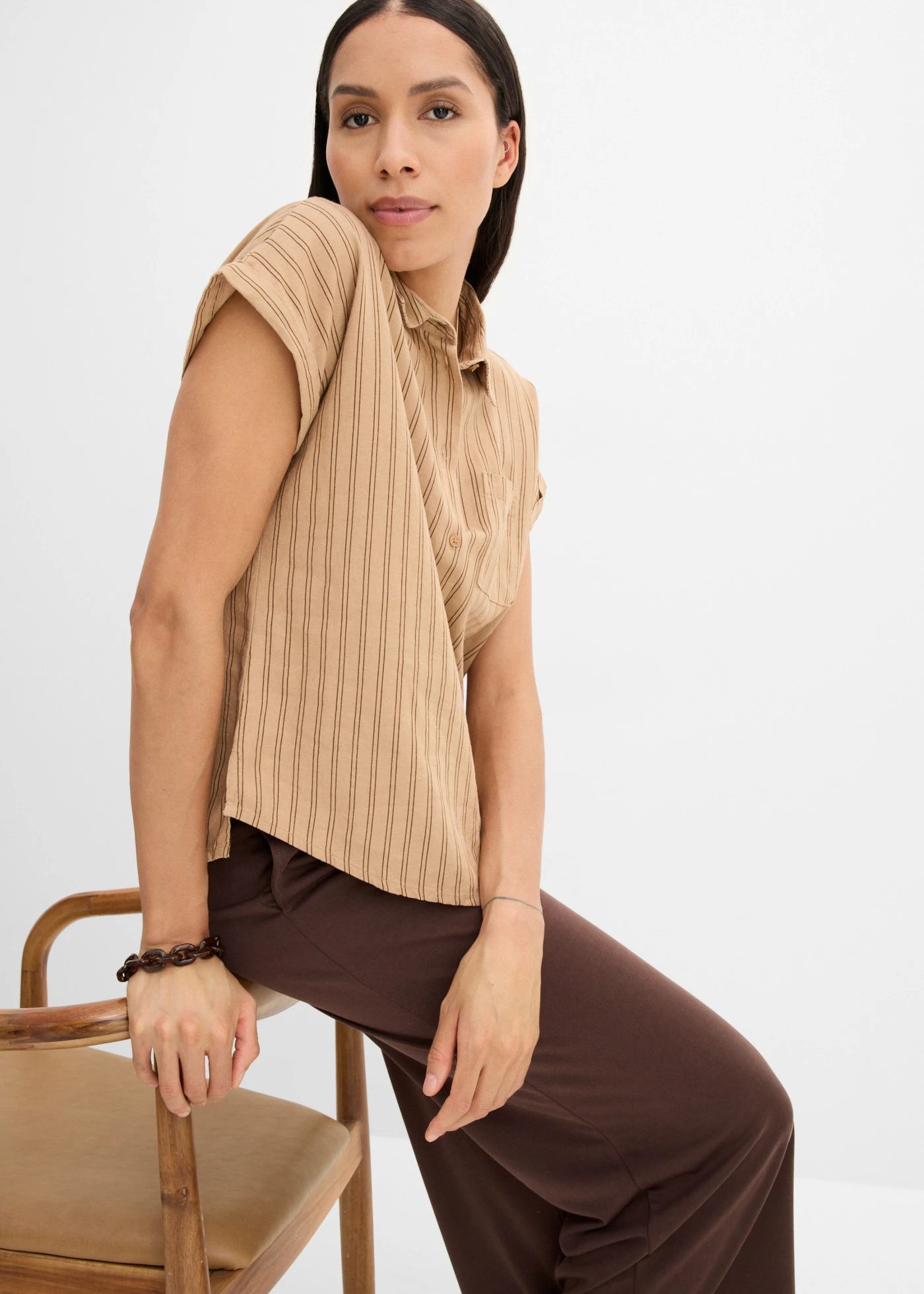 Blouse met korte mouwen van een linnenmix • mat camel-bruin gestreept • bonprix online shop