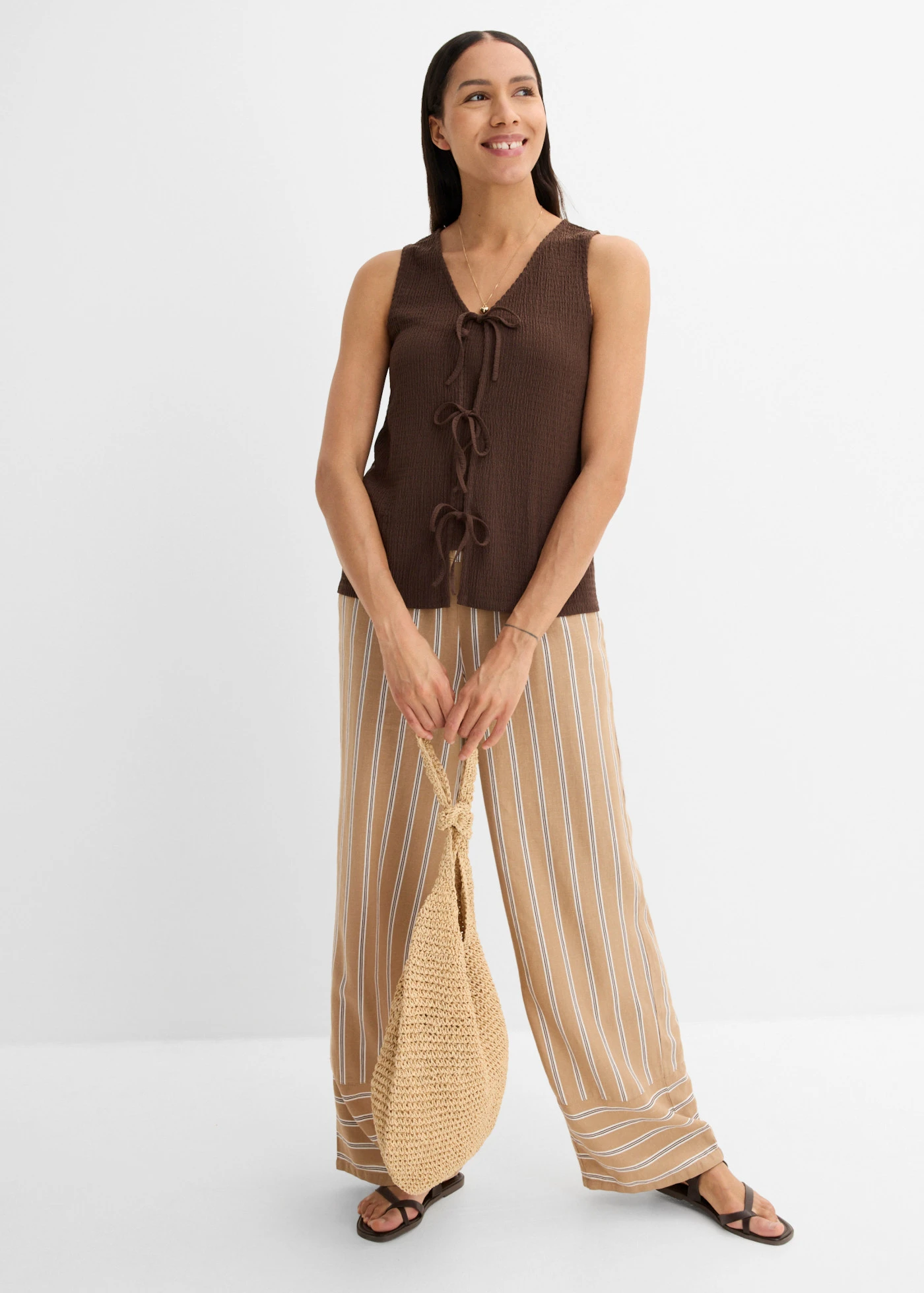Top texturé • marron foncé • Boutique bonprix
