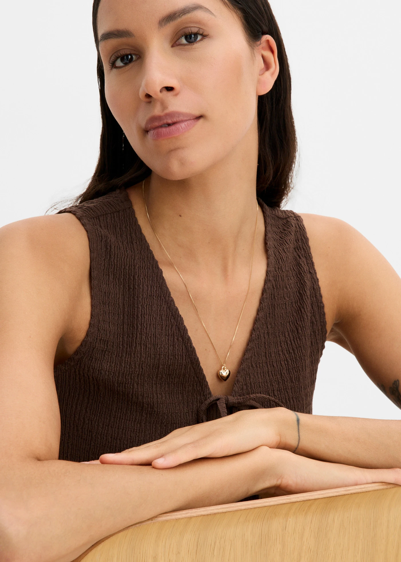 Top texturé • marron foncé • Boutique bonprix