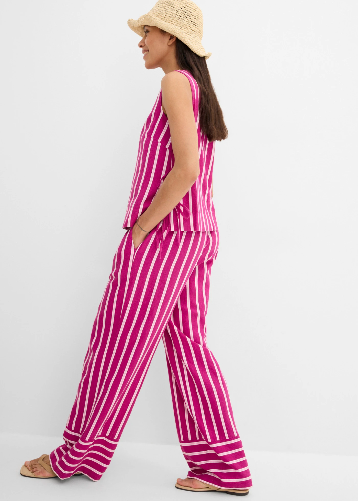 Pantaloni cu elastic și șiret în talie cu dungi • pink-fucsia-roz cu dungi verticale • magazin bonprix